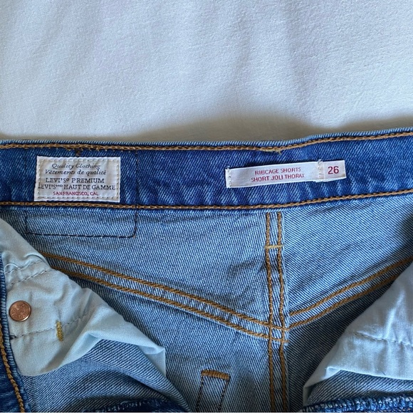 Levi’s ribcage jean shorts - Picture 2 of 7